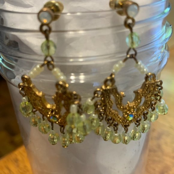 Gold tone Chandelier earrings green beading - Picture 4 of 6